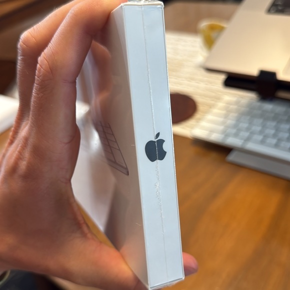 Apple Magic Keyboard with Numeric Keypad - Picture 4 of 4